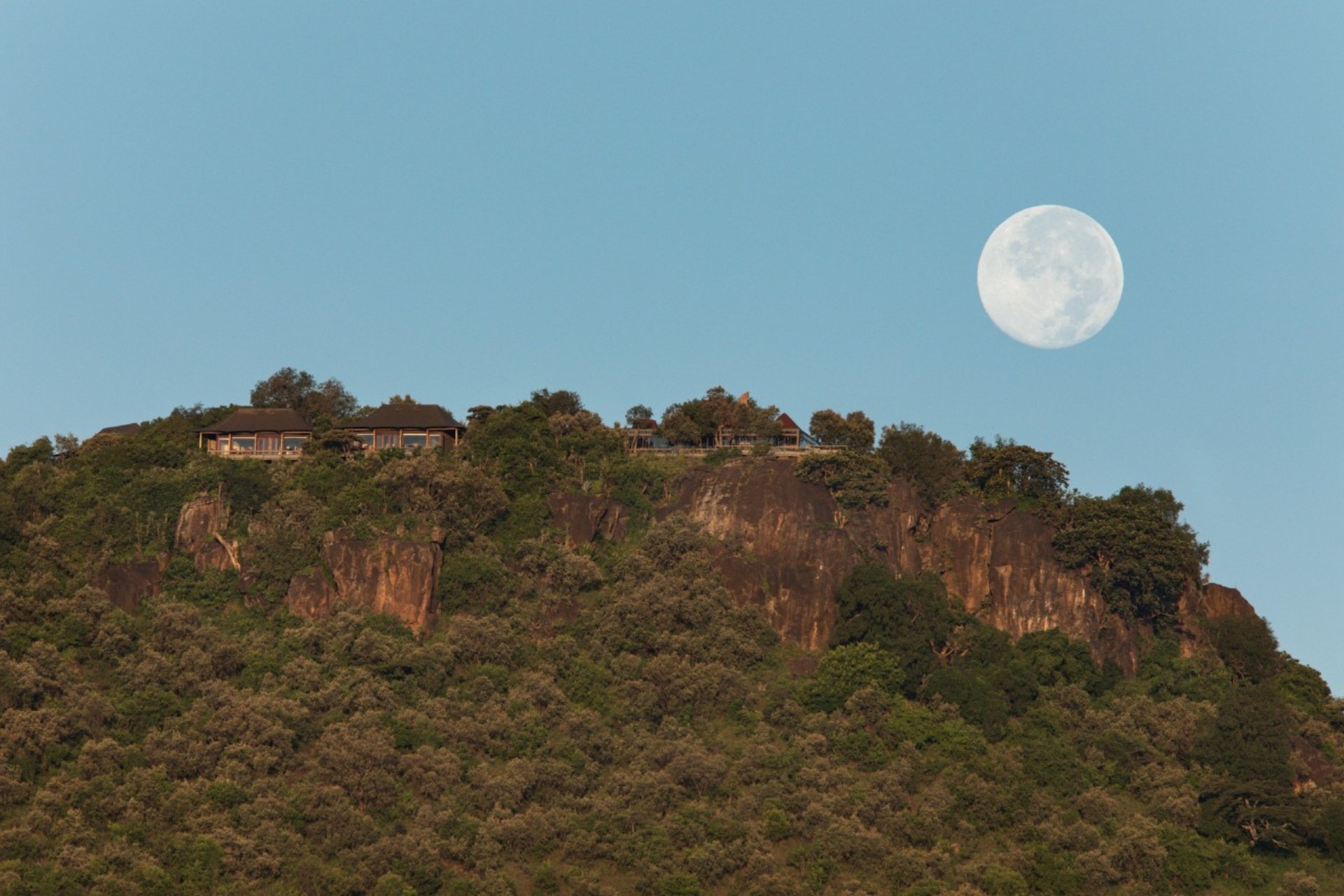Angama Mara sits high on the Oloololo Escarpment