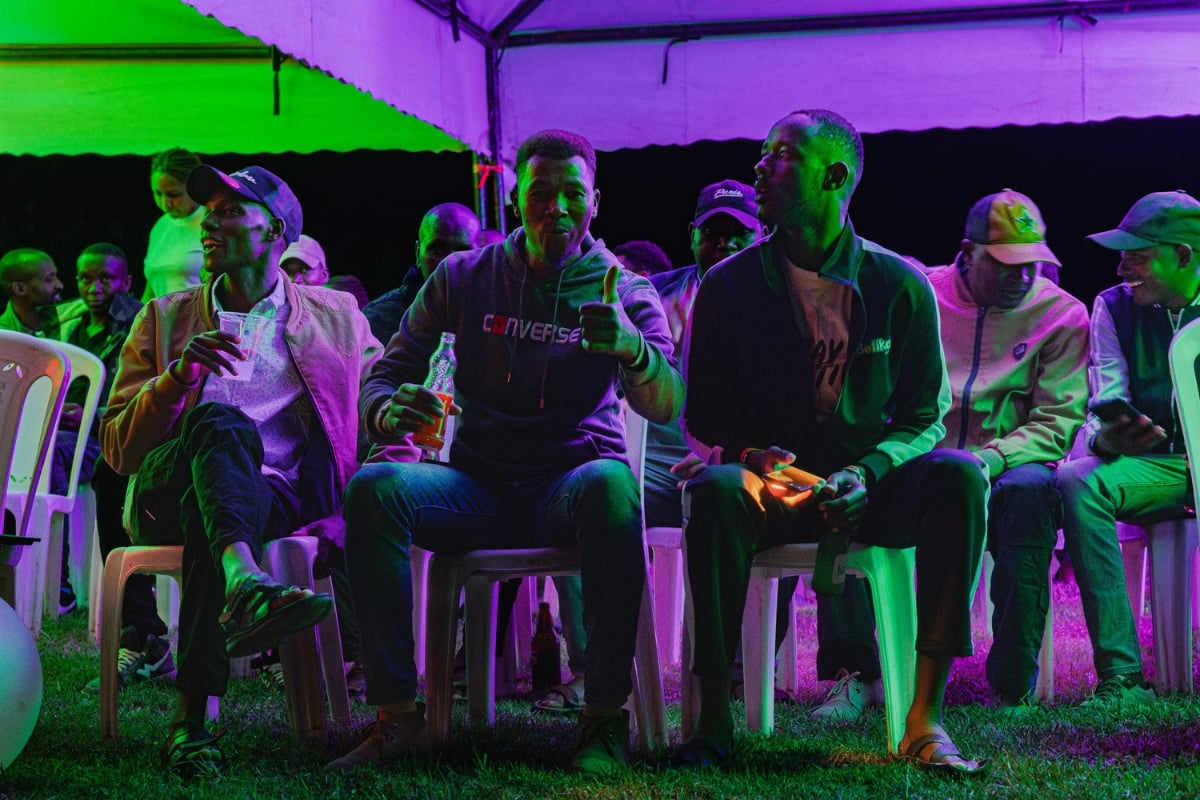 Front-row vibes, spirits high, and the kind of conversations that only happen when the music’s just right