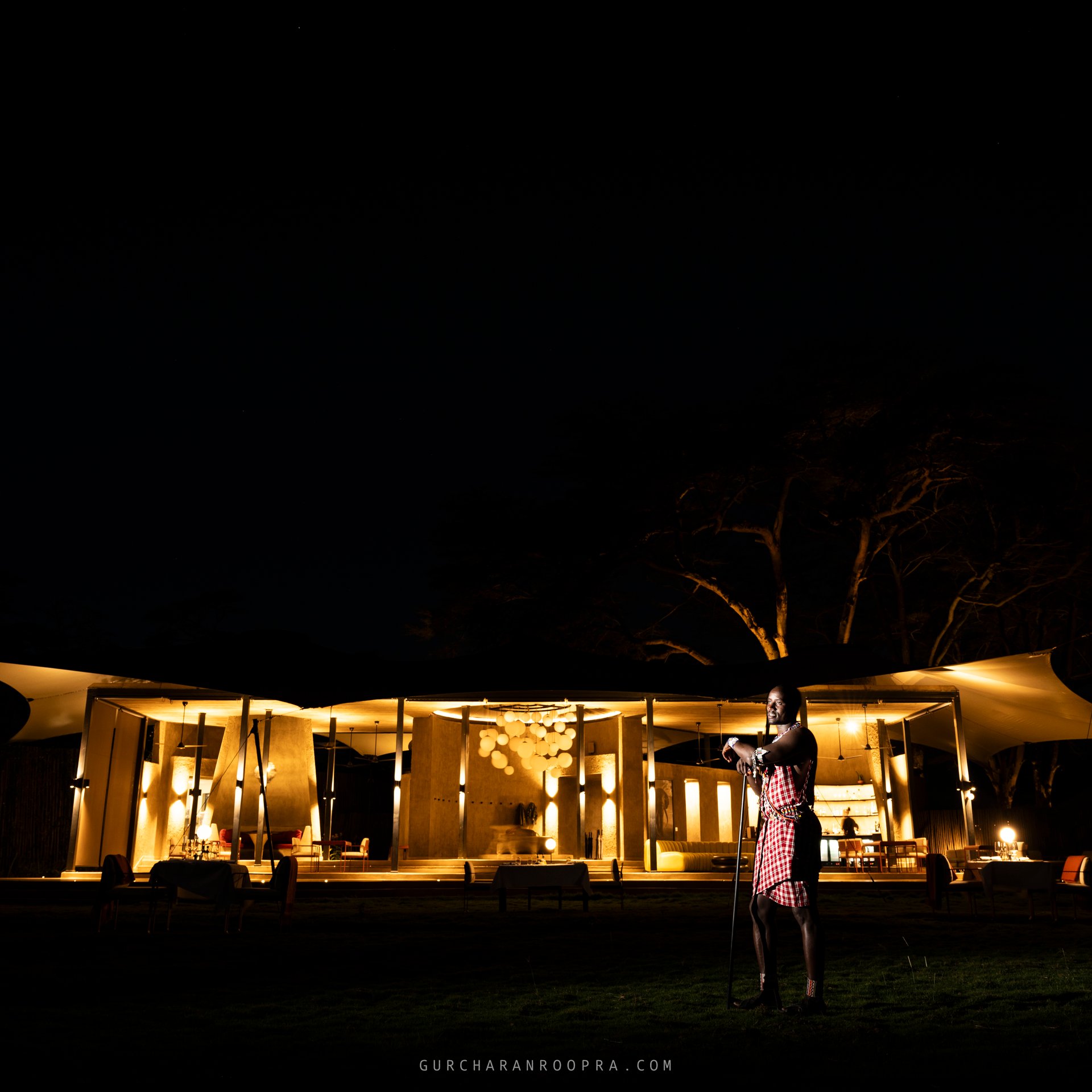 The master at work: shooting at night with multiple subjects and different lighting