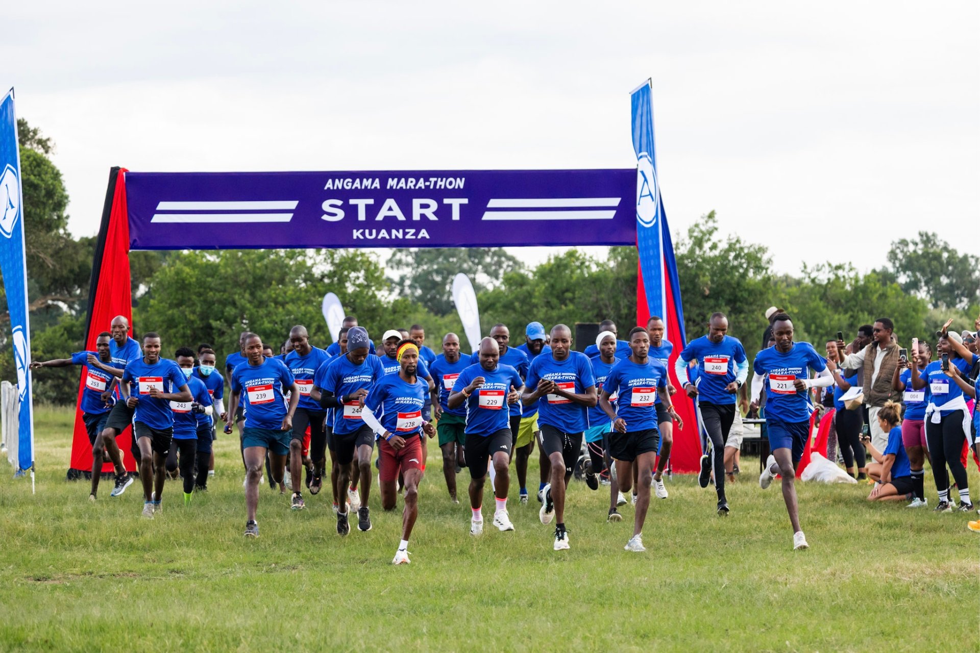 The 21km runners wasted no time getting into their stride