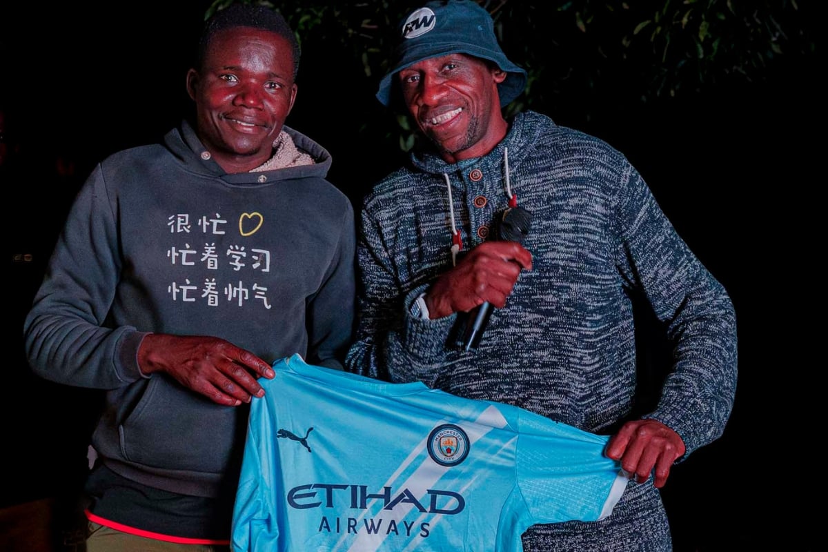 Surprise jersey gifts were handed out to the spectators 
