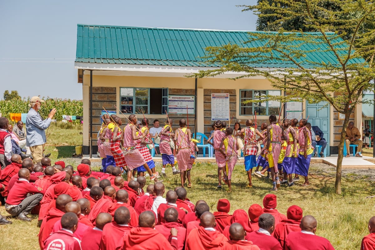 The Maasai choir sings under the acacia