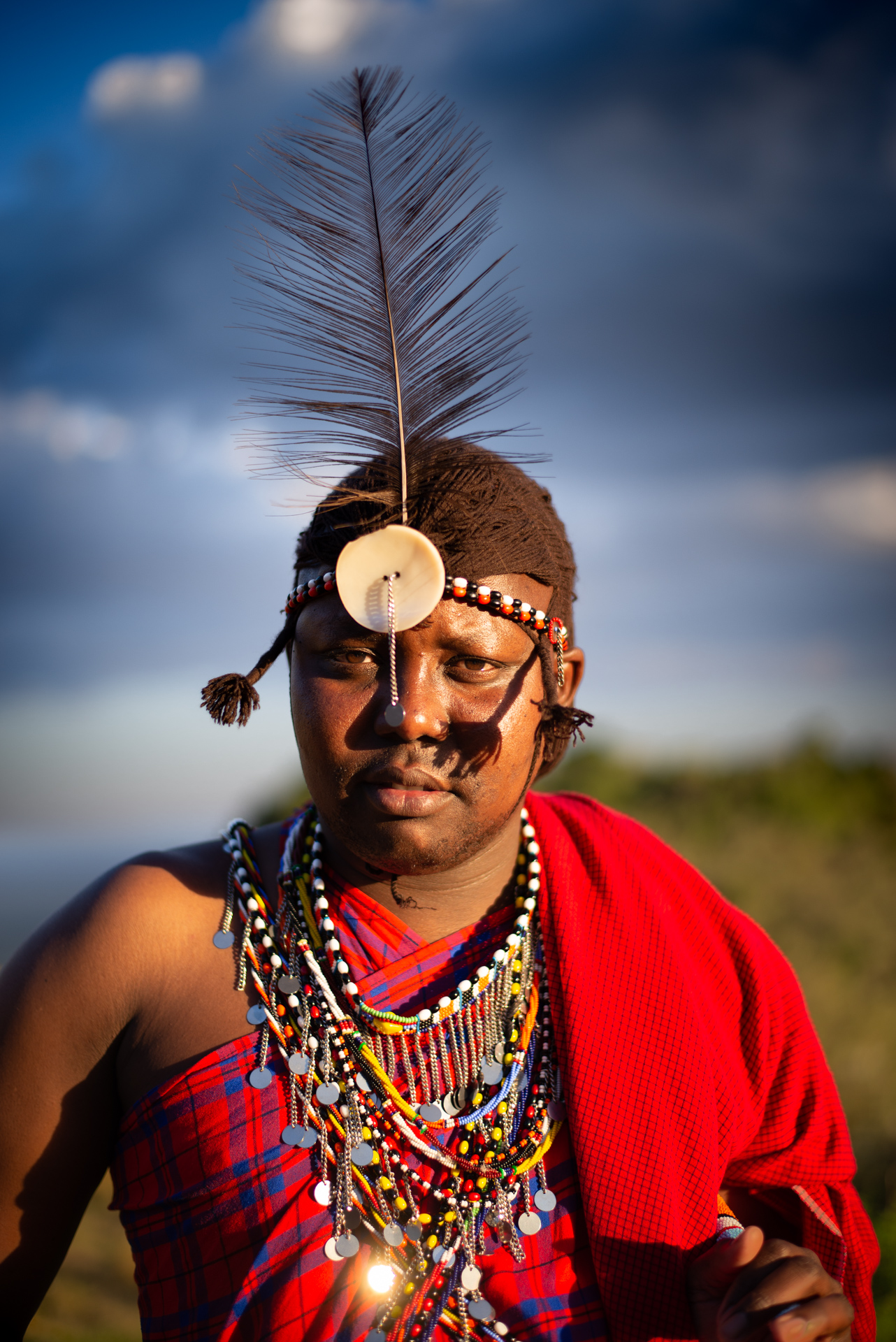 You will still find natural elements like the shell and feather in Nasiti's headdress 