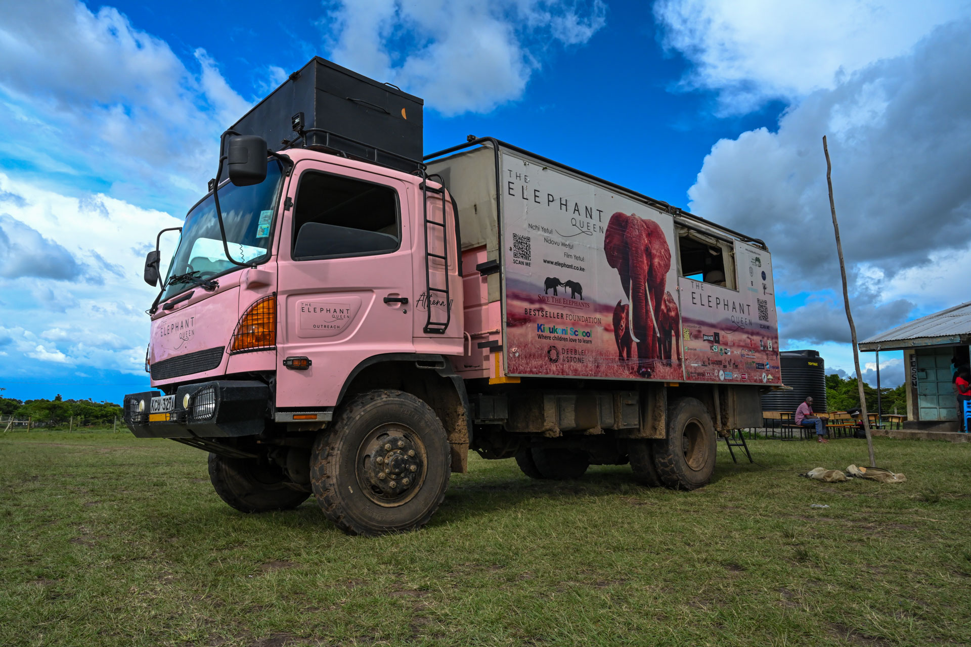 A movie cinema, library and theatre on 4x4 wheels 